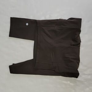 Lululemon army green pocket capri sz 4